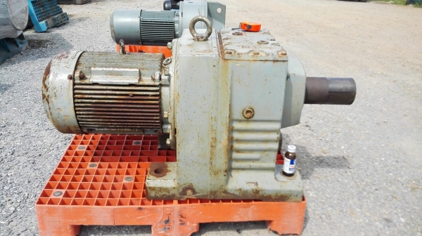 มอเตอร์เกียร์ทด SEW Eurodrive ขนาด 20 HP อัตราทด 1:109 (13 rpm) 380V