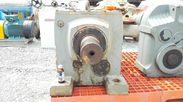 มอเตอร์เกียร์ทด SEW Eurodrive ขนาด 20 HP อัตราทด 1:109 (13 rpm) 380V