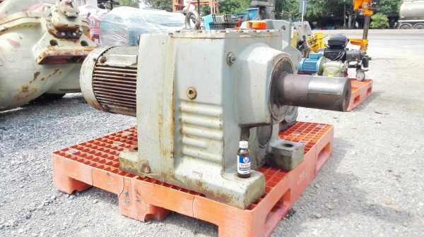 มอเตอร์เกียร์ทด SEW Eurodrive ขนาด 20 HP อัตราทด 1:109 (13 rpm) 380V