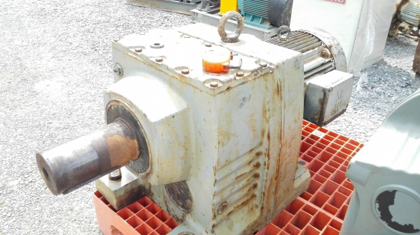 มอเตอร์เกียร์ทด SEW Eurodrive ขนาด 20 HP อัตราทด 1:109 (13 rpm) 380V