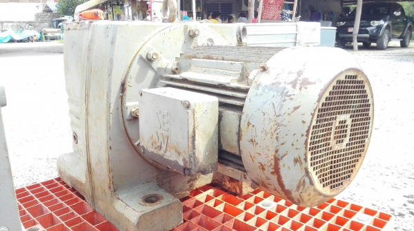 มอเตอร์เกียร์ทด SEW Eurodrive ขนาด 20 HP อัตราทด 1:109 (13 rpm) 380V