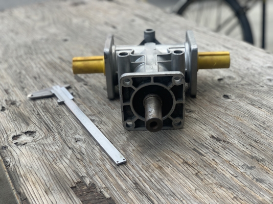 ขายหัวเกียร์ 3ทาง อัตราทด 1:1 Bonfiglioli made in Italy ***ของใหม่ไม่เคยใช้งานครับ*** ราคา 2,400 บาท ขายหัวเกียร์ 3ทาง อัตราทด 1:1 Bonfiglioli made in Italy ***ของใหม่ไม่เคยใช้งานครับ*** ราคา 2,400 บาท