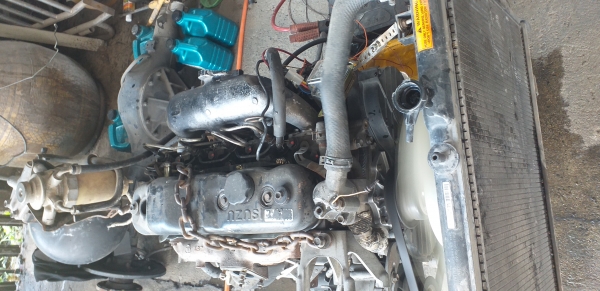 เครื่องยนต์ isuzu 4JG2  3100cc.