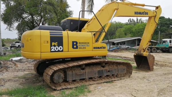 Komatsu PC200-7 ไมล์ 10,000 สภาพสวยมากค่ะ Komatsu PC200-7 ไมล์ 10,000 สภาพสวยมากค่ะ
