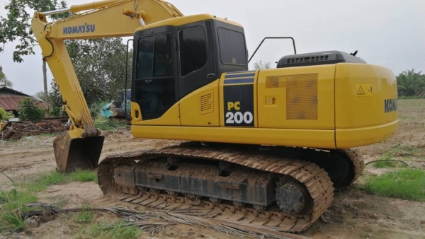Komatsu PC200-7 ไมล์ 10,000 สภาพสวยมากค่ะ Komatsu PC200-7 ไมล์ 10,000 สภาพสวยมากค่ะ