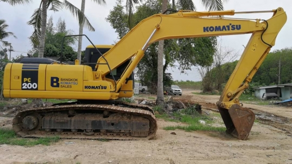 Komatsu PC200-7 ไมล์ 10,000 สภาพสวยมากค่ะ Komatsu PC200-7 ไมล์ 10,000 สภาพสวยมากค่ะ
