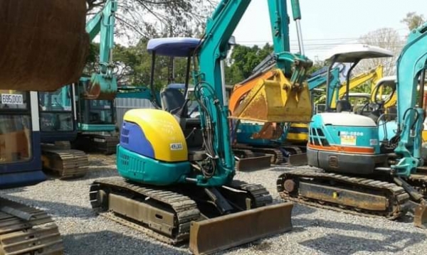 ต้องการขายรถขุดยี่ห้อkomatsu-pc30mr-1รถนำเข้าจากญี่ปุ่น