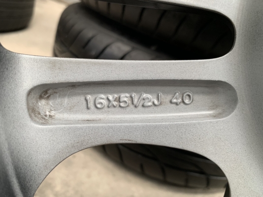 ล้อแม็ก Mazda 2 ตัวท๊อป ขอบ 16 สีกันเมทาลิกหน้าเงา พร้อมยาง 185-60-16 Dunlop ปลายปี 17 สภาพดี