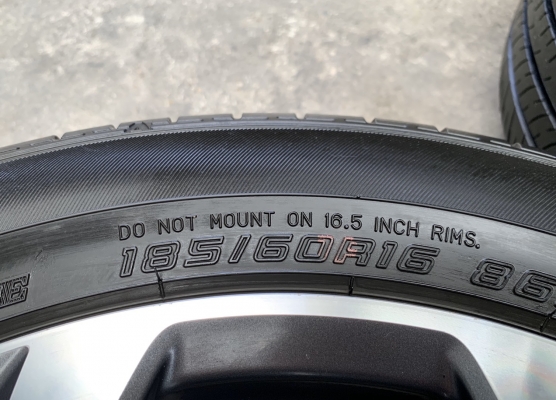ล้อแม็ก Mazda 2 ตัวท๊อป ขอบ 16 สีกันเมทาลิกหน้าเงา พร้อมยาง 185-60-16 Dunlop ปลายปี 17 สภาพดี
