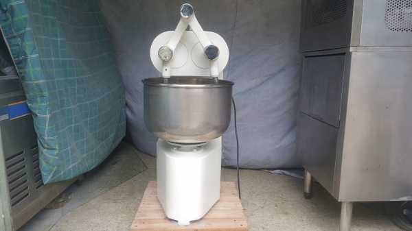 ขายเครื่องตีแป้ง2แขนMade in Japan ขนาด5-7กก.