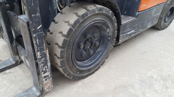 ฟอร์คลิฟท์ มือ2 ติดตั้งเบรคพิเศษอย่างดีที่ยี่ห้ออื่นไม่มี ฟอร์คลิฟท์ มือ2 ติดตั้งเบรคพิเศษอย่างดีที่ยี่ห้ออื่นไม่มี