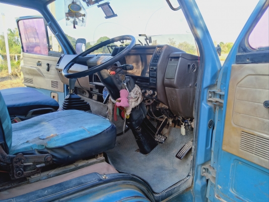 ขาย 6 ล้อ ISUZU NPR 115 แรง F หน้า/หลัง ยาว 4.3 เมตร เครื่องดี คัสซีสวย เอกสารเล่มทะเบียนพร้อมโอน สน
