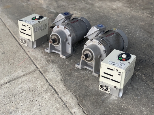 ขายมอเตอร์เกียร์ Cycro drive Mitsubishi 1/2HP. 380V อัตราทด 1:6 พร้อมอินเวอร์เตอร์ปรับรอบ Toshiba 1HP. 380V ปรับความเร็วรอบได้หลายอัตรา สภาพสวยพร้อมใช้งาน มี 2ชุดครับ ราคาชุดละ 4,800 บาท