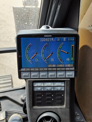 ขายด่วน pc200-8 4000ชั่วโมง เจ้าของขายเอง ขายด่วน pc200-8 4000ชั่วโมง เจ้าของขายเอง