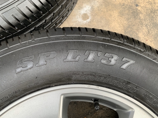 ล้อแม็ก Toyota Vigo Champ สีเทาดำ ขอบ 16 พร้อมยางน้องๆป้ายแดง 215-65-16 Dunlop ปลายปี 18 สภาพดี