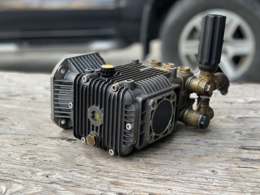 ขายหัวปั๊มฉีดน้ำแรงดันสูง HC Pumps 170Bar สภาพสวย หมุนนิ่ม พร้อมใช้งาน ราคา 4,600 บาท ขายหัวปั๊มฉีดน้ำแรงดันสูง HC Pumps 170Bar สภาพสวย หมุนนิ่ม พร้อมใช้งาน ราคา 4,600 บาท