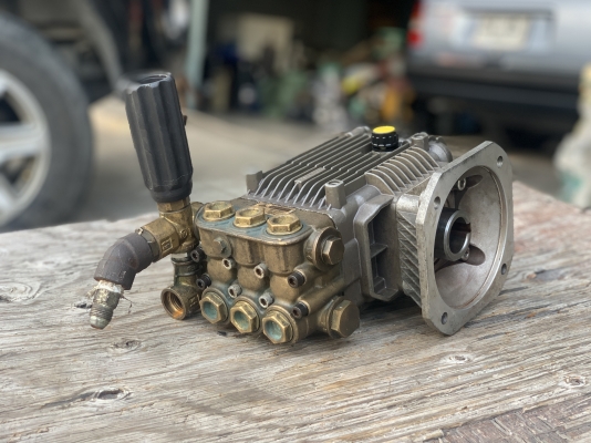 ขายหัวปั๊มฉีดน้ำแรงดันสูง HC Pumps 170Bar สภาพสวย หมุนนิ่ม พร้อมใช้งาน ราคา 4,600 บาท