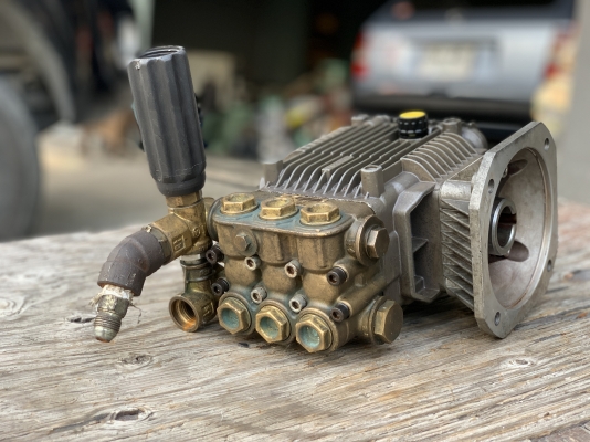 ขายหัวปั๊มฉีดน้ำแรงดันสูง HC Pumps 170Bar สภาพสวย หมุนนิ่ม พร้อมใช้งาน ราคา 4,600 บาท ขายหัวปั๊มฉีดน้ำแรงดันสูง HC Pumps 170Bar สภาพสวย หมุนนิ่ม พร้อมใช้งาน ราคา 4,600 บาท