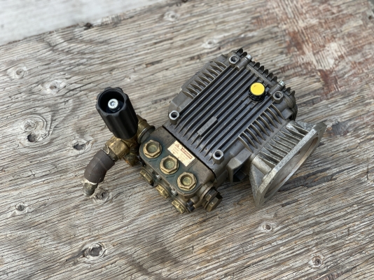 ขายหัวปั๊มฉีดน้ำแรงดันสูง HC Pumps 170Bar สภาพสวย หมุนนิ่ม พร้อมใช้งาน ราคา 4,600 บาท ขายหัวปั๊มฉีดน้ำแรงดันสูง HC Pumps 170Bar สภาพสวย หมุนนิ่ม พร้อมใช้งาน ราคา 4,600 บาท