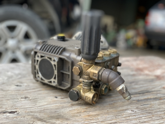 ขายหัวปั๊มฉีดน้ำแรงดันสูง HC Pumps 170Bar สภาพสวย หมุนนิ่ม พร้อมใช้งาน ราคา 4,600 บาท ขายหัวปั๊มฉีดน้ำแรงดันสูง HC Pumps 170Bar สภาพสวย หมุนนิ่ม พร้อมใช้งาน ราคา 4,600 บาท