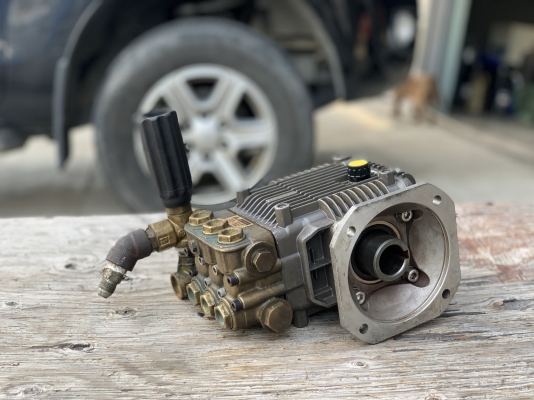 ขายหัวปั๊มฉีดน้ำแรงดันสูง HC Pumps 170Bar สภาพสวย หมุนนิ่ม พร้อมใช้งาน ราคา 4,600 บาท ขายหัวปั๊มฉีดน้ำแรงดันสูง HC Pumps 170Bar สภาพสวย หมุนนิ่ม พร้อมใช้งาน ราคา 4,600 บาท