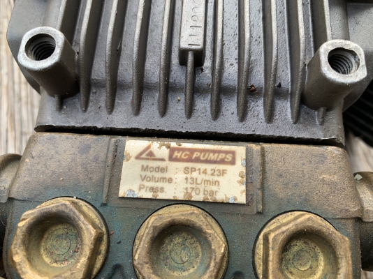 ขายหัวปั๊มฉีดน้ำแรงดันสูง HC Pumps 170Bar สภาพสวย หมุนนิ่ม พร้อมใช้งาน ราคา 4,600 บาท ขายหัวปั๊มฉีดน้ำแรงดันสูง HC Pumps 170Bar สภาพสวย หมุนนิ่ม พร้อมใช้งาน ราคา 4,600 บาท