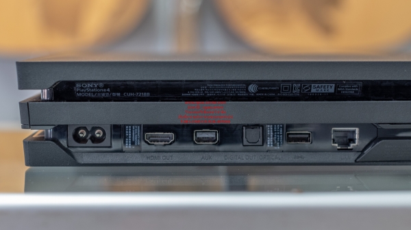 เกมส์ Play Station 4 Pro 1 TB รุ่น CUH-7218B สภาพใหม่ อุปกรณ์ครบ 2 จอยส์