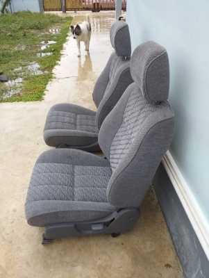 เบาะ toyota surf ln130 ใส่ hilux mighty-x hero คู่ละ3900บาท