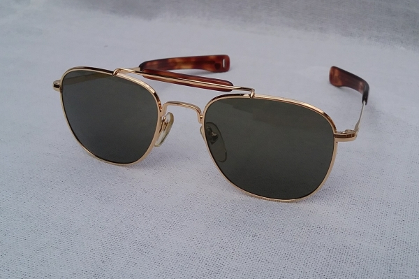 แว่นตาเสืออากาศตัวจ่าฝูง ! 'เอโอ สกายมาสเตอร์ ผู้ครองฟ้า' ทศวรรษที่ 1990's คานบนประดับงากระ--สง่างามอย่างถึงที่สุด เลนส์กระจก เอโอ ออริจินัล สภาพเทพ / เก่าเก็บ / ใหม่กริ๊บ ! Vintage AO SKYMASTER CLASSIC S แว่นตาเสืออากาศตัวจ่าฝูง ! 'เอโอ สกายมาสเตอร์ ผู้ครองฟ้า' ทศวรรษที่ 1990's คานบนประดับงากระ--สง่างามอย่างถึงที่สุด เลนส์กระจก เอโอ ออริจินัล สภาพเทพ / เก่าเก็บ / ใหม่กริ๊บ ! Vintage AO SKYMASTER CLASSIC S