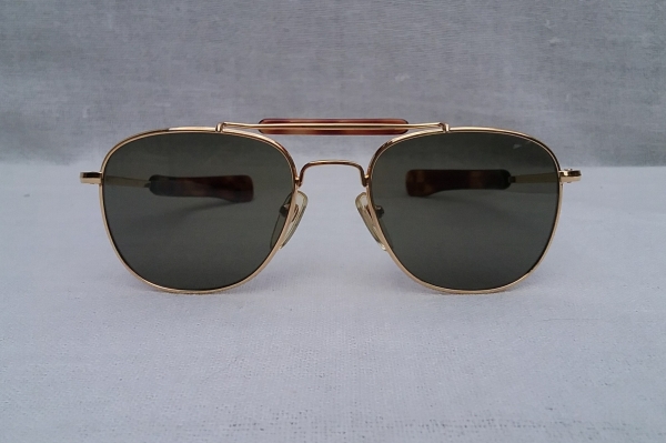 แว่นตาเสืออากาศตัวจ่าฝูง ! 'เอโอ สกายมาสเตอร์ ผู้ครองฟ้า' ทศวรรษที่ 1990's คานบนประดับงากระ--สง่างามอย่างถึงที่สุด เลนส์กระจก เอโอ ออริจินัล สภาพเทพ / เก่าเก็บ / ใหม่กริ๊บ ! Vintage AO SKYMASTER CLASSIC S แว่นตาเสืออากาศตัวจ่าฝูง ! 'เอโอ สกายมาสเตอร์ ผู้ครองฟ้า' ทศวรรษที่ 1990's คานบนประดับงากระ--สง่างามอย่างถึงที่สุด เลนส์กระจก เอโอ ออริจินัล สภาพเทพ / เก่าเก็บ / ใหม่กริ๊บ ! Vintage AO SKYMASTER CLASSIC S