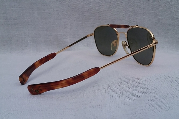 แว่นตาเสืออากาศตัวจ่าฝูง ! 'เอโอ สกายมาสเตอร์ ผู้ครองฟ้า' ทศวรรษที่ 1990's คานบนประดับงากระ--สง่างามอย่างถึงที่สุด เลนส์กระจก เอโอ ออริจินัล สภาพเทพ / เก่าเก็บ / ใหม่กริ๊บ ! Vintage AO SKYMASTER CLASSIC S แว่นตาเสืออากาศตัวจ่าฝูง ! 'เอโอ สกายมาสเตอร์ ผู้ครองฟ้า' ทศวรรษที่ 1990's คานบนประดับงากระ--สง่างามอย่างถึงที่สุด เลนส์กระจก เอโอ ออริจินัล สภาพเทพ / เก่าเก็บ / ใหม่กริ๊บ ! Vintage AO SKYMASTER CLASSIC S