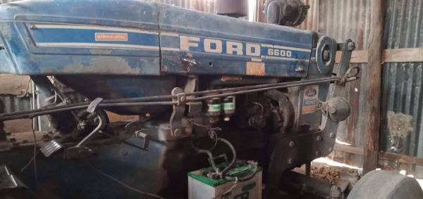 รถไถ FORD 6600 ยางคู่หลังเพิ่งเปลี่ยนใหม่ แถมฟรี ใบดันหน้า และผาน 7