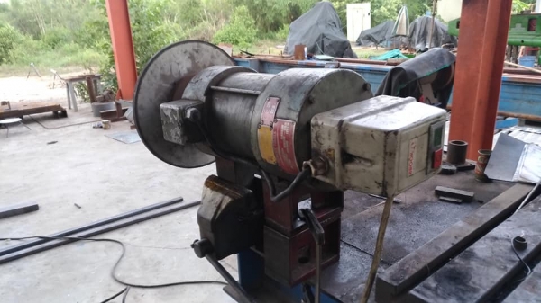 หินเจียระไนติดแท่นกลึง