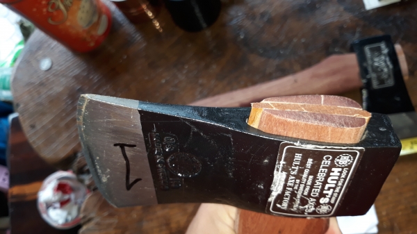 ขายขวานตราเสือขนาด1 1/4ปอน MADE IN SWEDEN.ด้ามไม้ ขายขวานตราเสือขนาด1 1/4ปอน MADE IN SWEDEN.ด้ามไม้