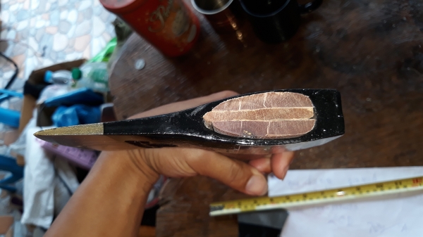 ขายขวานตราเสือขนาด1 1/4ปอน MADE IN SWEDEN.ด้ามไม้ ขายขวานตราเสือขนาด1 1/4ปอน MADE IN SWEDEN.ด้ามไม้