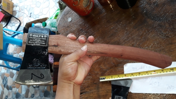 ขายขวานตราเสือขนาด1 1/4ปอน MADE IN SWEDEN.ด้ามไม้ ขายขวานตราเสือขนาด1 1/4ปอน MADE IN SWEDEN.ด้ามไม้