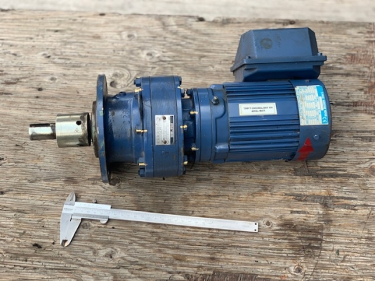 ขายมอเตอร์เกียร์แบบหน้าแปลน Cycro drive Sumitomo 0.2Kw. 380V อัตราทด 1:195 เพลาออก ฝประมาณ 7.5รอบต่อนาที made in Japan รอบช้าแรงบิดเยอะ สภาพสวยใหม่มาก หมุนนิ่ม พร้อมใช้งาน ขายมอเตอร์เกียร์แบบหน้าแปลน Cycro drive Sumitomo 0.2Kw. 380V อัตราทด 1:195 เพลาออก ฝประมาณ 7.5รอบต่อนาที made in Japan รอบช้าแรงบิดเยอะ สภาพสวยใหม่มาก หมุนนิ่ม พร้อมใช้งาน