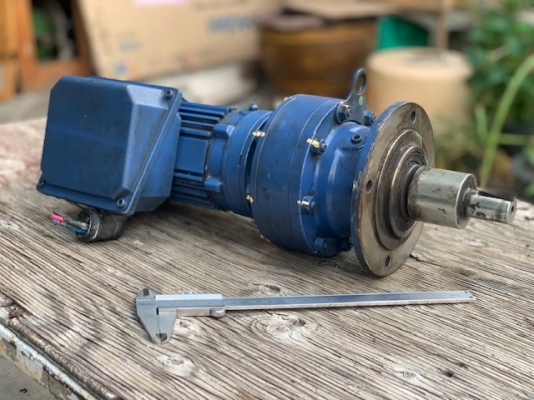 ขายมอเตอร์เกียร์แบบหน้าแปลน Cycro drive Sumitomo 0.2Kw. 380V อัตราทด 1:195 เพลาออก ฝประมาณ 7.5รอบต่อนาที made in Japan รอบช้าแรงบิดเยอะ สภาพสวยใหม่มาก หมุนนิ่ม พร้อมใช้งาน ขายมอเตอร์เกียร์แบบหน้าแปลน Cycro drive Sumitomo 0.2Kw. 380V อัตราทด 1:195 เพลาออก ฝประมาณ 7.5รอบต่อนาที made in Japan รอบช้าแรงบิดเยอะ สภาพสวยใหม่มาก หมุนนิ่ม พร้อมใช้งาน