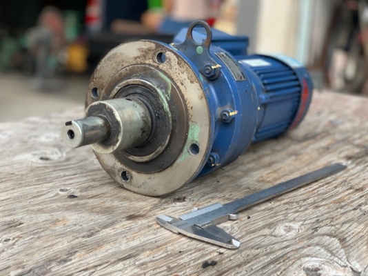 ขายมอเตอร์เกียร์แบบหน้าแปลน Cycro drive Sumitomo 0.2Kw. 380V อัตราทด 1:195 เพลาออก ฝประมาณ 7.5รอบต่อนาที made in Japan รอบช้าแรงบิดเยอะ สภาพสวยใหม่มาก หมุนนิ่ม พร้อมใช้งาน ขายมอเตอร์เกียร์แบบหน้าแปลน Cycro drive Sumitomo 0.2Kw. 380V อัตราทด 1:195 เพลาออก ฝประมาณ 7.5รอบต่อนาที made in Japan รอบช้าแรงบิดเยอะ สภาพสวยใหม่มาก หมุนนิ่ม พร้อมใช้งาน