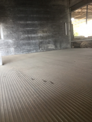 ขายตู้แห้ง(อะลูมิเนียม)ประตูม้วน 4 บาน ยาว 3 ม. สวยๆ ใส่ได้ทั้ง 4 ล้อ 6 ล้อ  สนใจ 089-5367218 081-425294