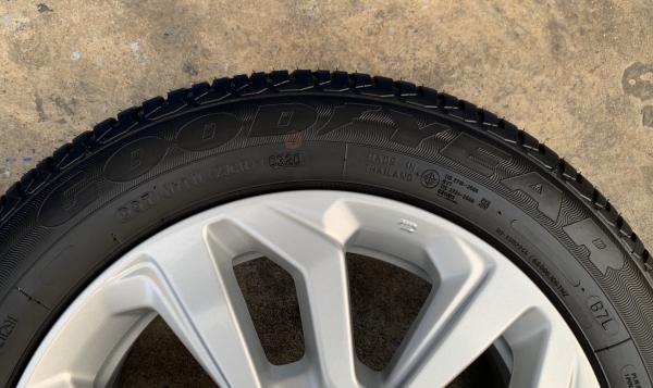 ล้อแม็กป้ายแดง Honda New Jazz ตัวรองท็อป ขอบ 15 พร้อมยางป้ายแดง 175-65-15 GoodYear ปี 20