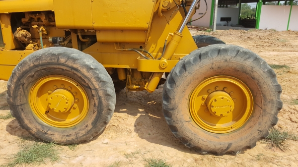 ขาย รถตัก KOMATSU JH30B เครื่องดี เกียร์ดี รถใช้งานได้ปกติ สายไฮดรอริคกรอบต้องเปลี่ยนบางเส้น ยางตามสภาพ สนใจโทรมาคุยต่อรองกันได้