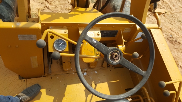 ขาย รถตัก KOMATSU JH30B เครื่องดี เกียร์ดี รถใช้งานได้ปกติ สายไฮดรอริคกรอบต้องเปลี่ยนบางเส้น ยางตามสภาพ สนใจโทรมาคุยต่อรองกันได้