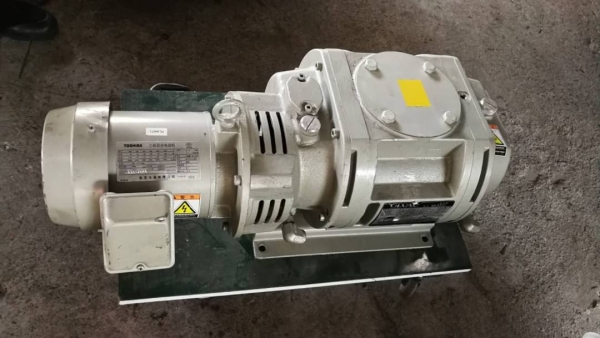 7500 บ.โทร 083-2000058 LINE ID: line832923 ปั้มดูดอัดแบบโรตารี่หมุนขบกันยี่ห้อ ULVAC ปริมาณการดูดอัด