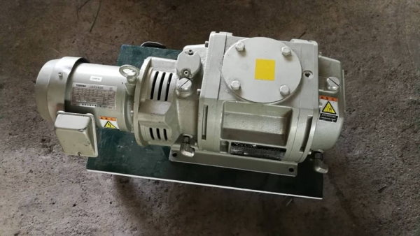 7500 บ.โทร 083-2000058 LINE ID: line832923 ปั้มดูดอัดแบบโรตารี่หมุนขบกันยี่ห้อ ULVAC ปริมาณการดูดอัด 7500 บ.โทร 083-2000058 LINE ID: line832923 ปั้มดูดอัดแบบโรตารี่หมุนขบกันยี่ห้อ ULVAC ปริมาณการดูดอัด