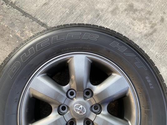 ล้อแม็ก Toyota Fortuner (ก้านใหญ่) ขอบ 17 สีเทากัน พร้อมยาง 265-65-17 Bridgestone ปี 19 สวยๆ ล้อแม็ก Toyota Fortuner (ก้านใหญ่) ขอบ 17 สีเทากัน พร้อมยาง 265-65-17 Bridgestone ปี 19 สวยๆ