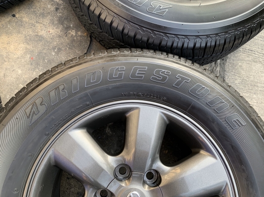 ล้อแม็ก Toyota Fortuner (ก้านใหญ่) ขอบ 17 สีเทากัน พร้อมยาง 265-65-17 Bridgestone ปี 19 สวยๆ ล้อแม็ก Toyota Fortuner (ก้านใหญ่) ขอบ 17 สีเทากัน พร้อมยาง 265-65-17 Bridgestone ปี 19 สวยๆ