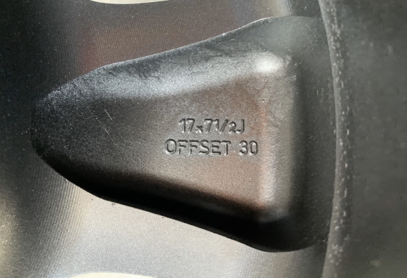 ล้อแม็ก Toyota Fortuner (ก้านใหญ่) ขอบ 17 สีเทากัน พร้อมยาง 265-65-17 Bridgestone ปี 19 สวยๆ ล้อแม็ก Toyota Fortuner (ก้านใหญ่) ขอบ 17 สีเทากัน พร้อมยาง 265-65-17 Bridgestone ปี 19 สวยๆ