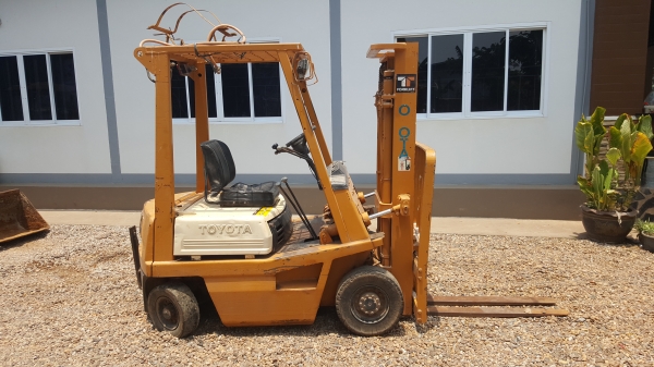 ขาย รถฟอร์คลิฟต์ ขนาด 1 ตัน TOYOTA 4FG10 เครื่องยนต์เบนซิน เสาสูง 3 เมตร รถจอดไว้นาน ขายตามสภาพครับ