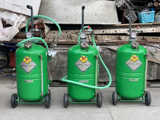 ขายชุดถังเติมน้ำมันเกียร์-น้ำมันเครื่อง แบบใช้ลม Raasm ขนาดถัง 24ลิตร มีล้อเลื่อนเคลื่อนย้ายละดวก สภาพสวยใหม่มาก   มี 3ชุดครับ (ไม่มีสาย 1ชุด)